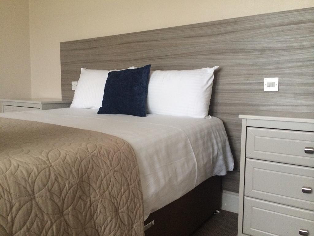 Cullen Bay Hotel Chambre photo