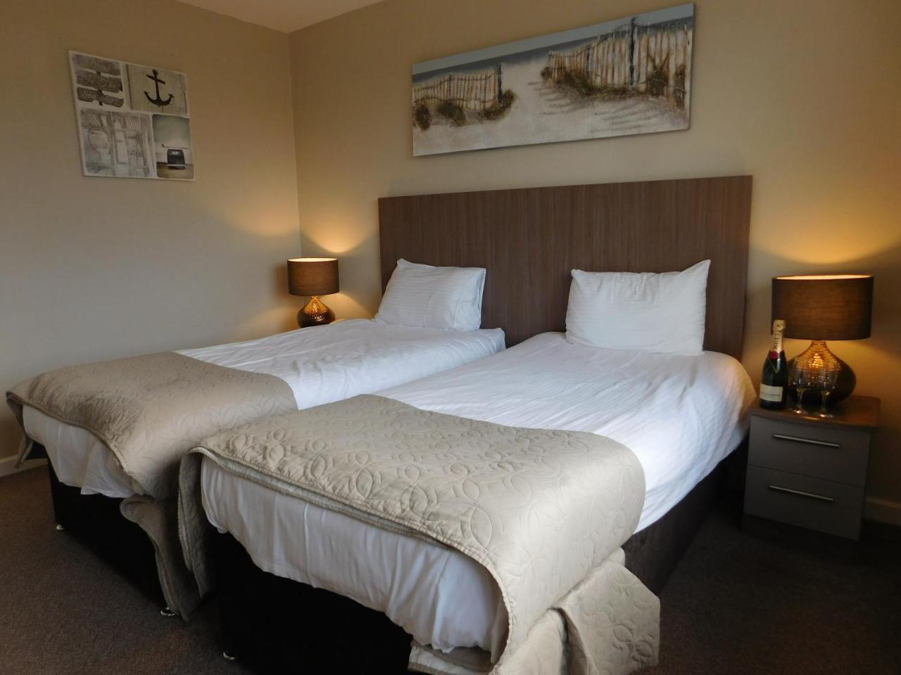 Cullen Bay Hotel Extérieur photo